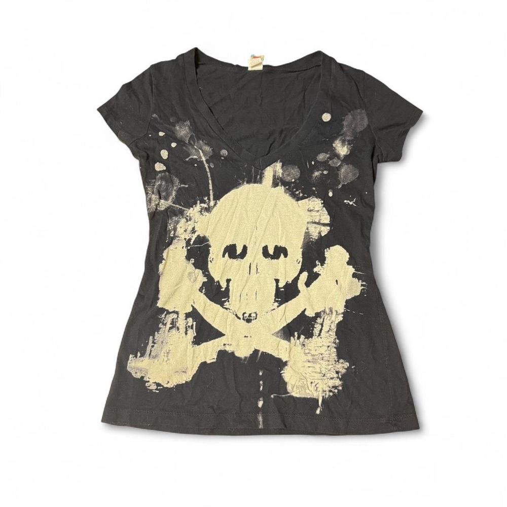Y2K black & white skull and crossbones graphic tee